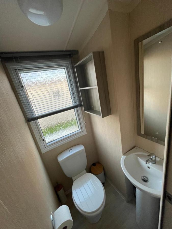 Delightful 6 Berth Holiday Home With Decking Area Chichester Eksteriør bilde