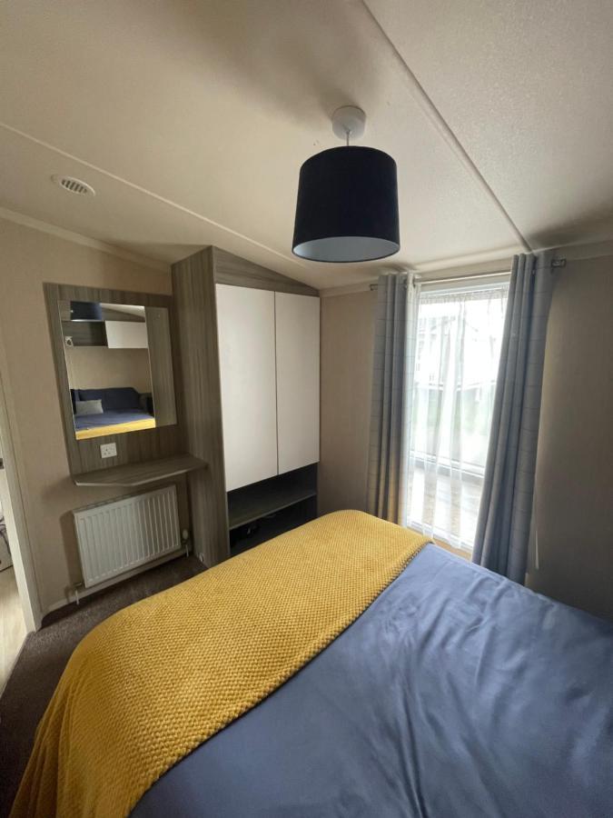 Delightful 6 Berth Holiday Home With Decking Area Chichester Eksteriør bilde