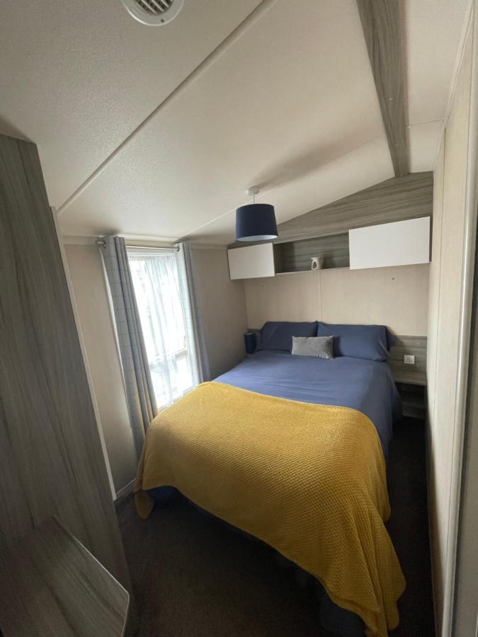 Delightful 6 Berth Holiday Home With Decking Area Chichester Eksteriør bilde