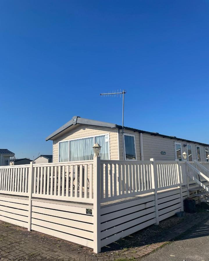 Delightful 6 Berth Holiday Home With Decking Area Chichester Eksteriør bilde