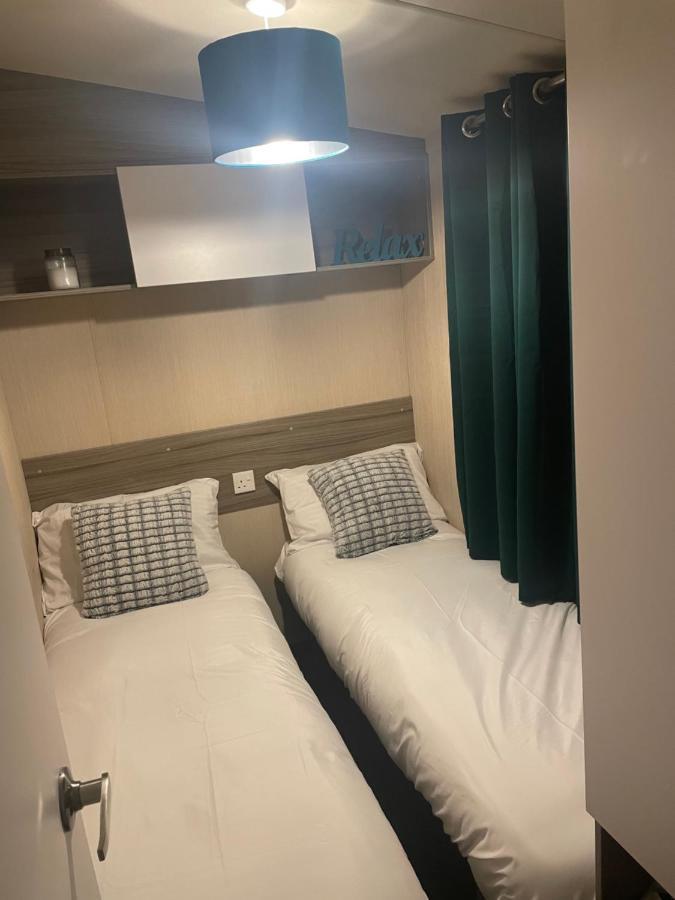 Delightful 6 Berth Holiday Home With Decking Area Chichester Eksteriør bilde